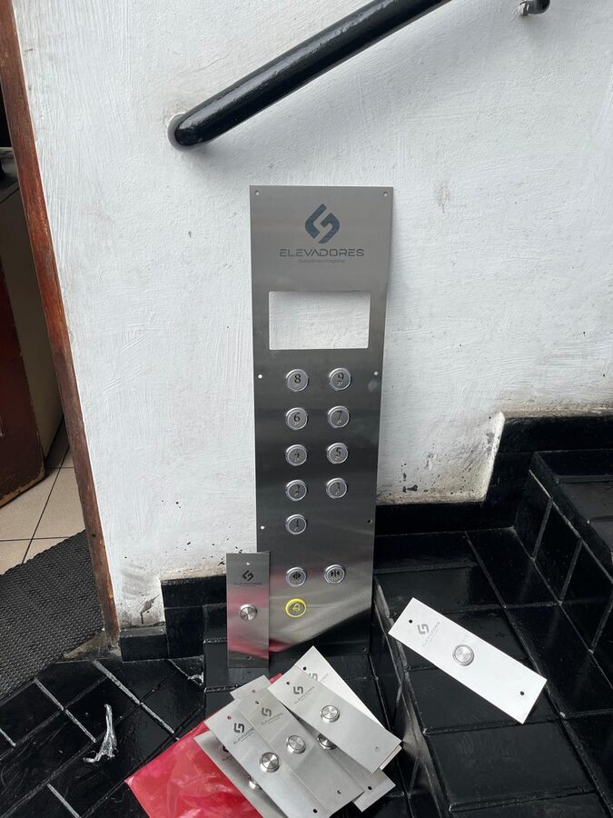Botonera e indicador de cabina